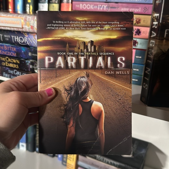 Dystopian Books - Picture 2 of 12